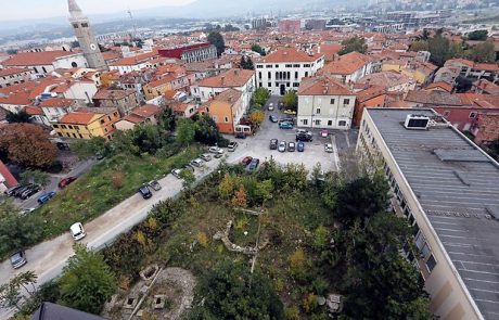 Postopek za gradnjo podzemne parkirne hiše spet na začetku