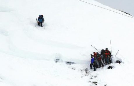 V Avstriji snežna plazova zasula pet slovenskih smučarjev