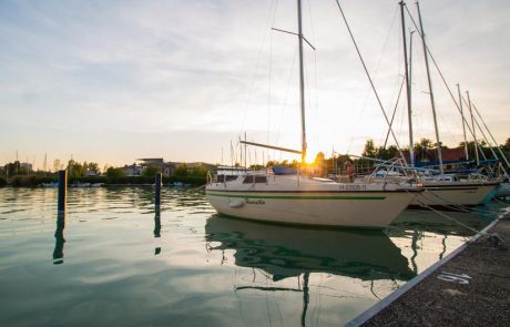 V marinah beležijo višji obisk kot lani