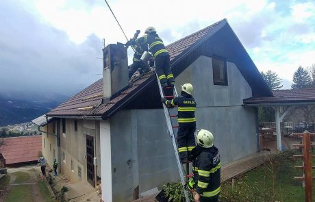 FOTO: Gasilci znova na delu zaradi nevarnih dimnikov