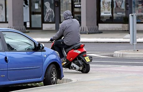 Kdo so predrzni tatovi na skuterjih?