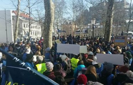 Učitelji zahtevali pravično razdelitev zasluženega