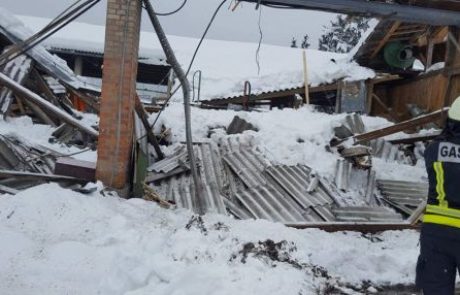FOTO: Pod težo snega se je porušil objekt v Rušah