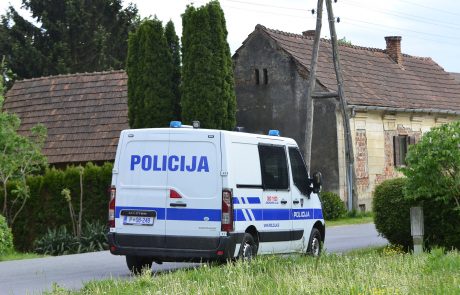 Brez izpita, vinjen in z ukradenimi tablicami bežal pred policisti