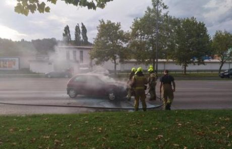 Na Tivolski cesti v Ljubljani zagorel avtomobil, voznica nepoškodovana