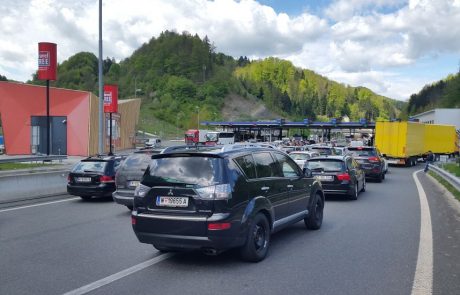 FOTO: Proti Gruškovju se vije večkilometrski zastoj