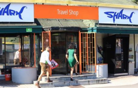 Terme prodale Travel shope, v hotele vstopajo Francozi