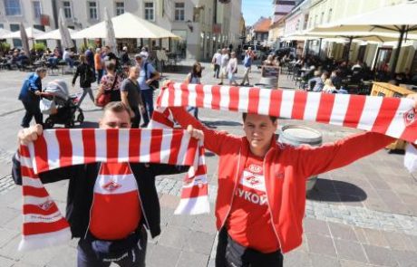 (FOTO) Ruski navijači se že pripravljajo na večerno tekmo