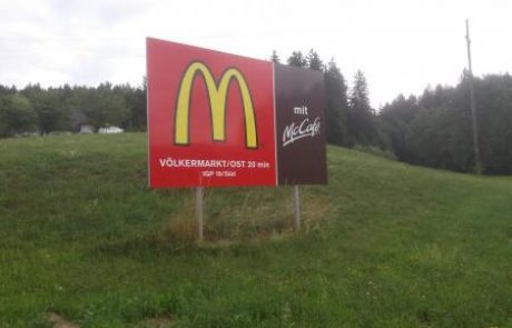 McDonald‘s bo na tablo na Holmcu dodal zapis v slovenščini