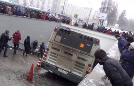 (VIDEO) Avtobus med pešce, pet mrtvih, a ni terorizem