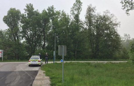 Dan po požaru: pred tovarno policijska zapora, v zraku močan vonj #foto #video