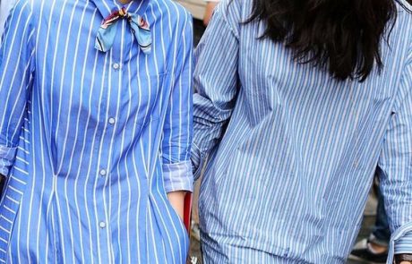 Nepogrešljiv poletni modni kos: Modra srajca