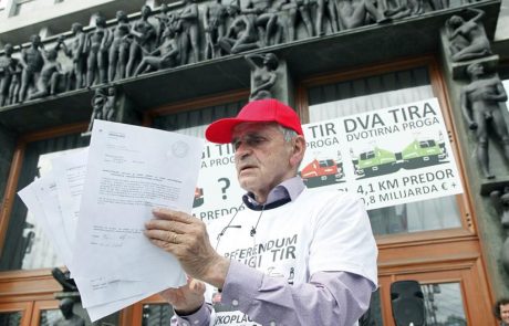 Pobudniki referenduma o zakonu o drugem tiru vložili podpise