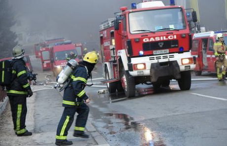 V požaru gospodarskega objekta v občini Hrastnik trije poškodovani