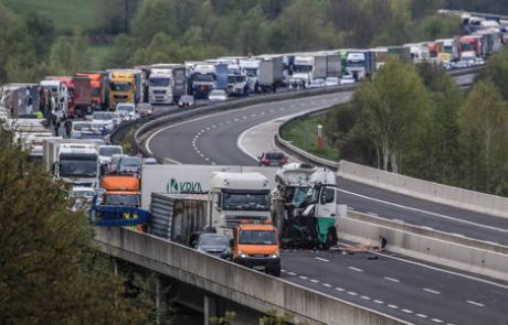 Tretji pas in prepoved prehitevanja za tovornjake nuja