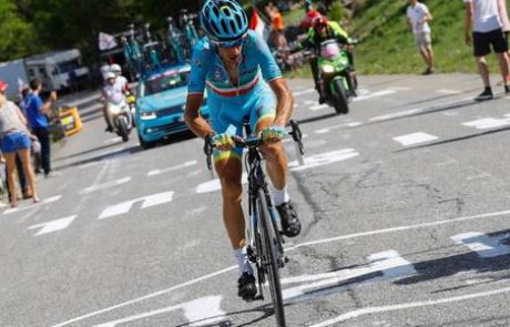 Giro: Nibali pometel s tekmeci in oblekel rožnato majico, Taaramäeju etapna zmaga