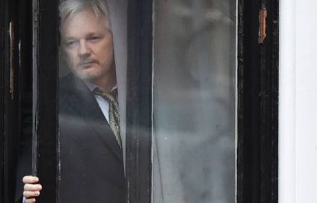 Assange tudi pod novim ekvadorskim predsednikom ostaja na veleposlaništvu