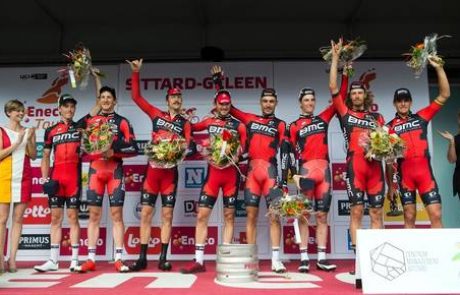 Eneco Tour: BMC najboljši v ekipnem kronometru, Dennis na vrhu zamenjal Sagana