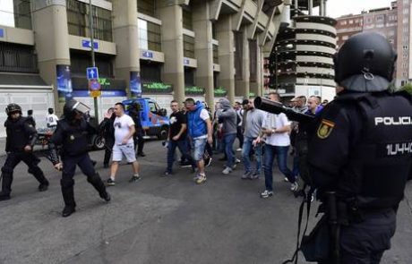 Navijači Legie zažgali lokal, v katerem so bili navijači Ajaxa