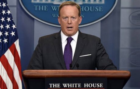 Odstopil Sean Spicer, tiskovni predstavnik Bele hiše