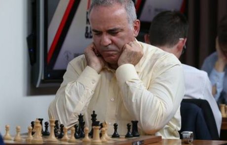 Kasparov po vrnitvi zabeležil prvi poraz