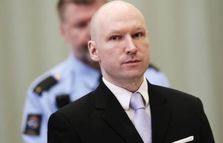 Breivik dobil tožbo; z njim ravnajo »nehumano«