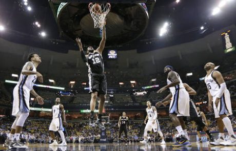 NBA: San Antonio ekspresno izločil Memphis, Bojevniki ob zmagi znova ostali brez Curryja