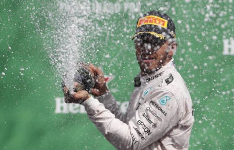 Hamilton z zmago v Mehiki ujel Prosta