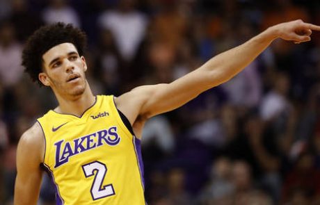 NBA: Novinec Lonzo Ball se je izkazal že na svoji drugi tekmi