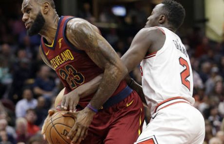 NBA: LeBron James popeljal konjenike do zmage v Chicagu (VIDEO)