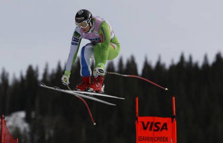 Francoza spredaj, Slovenci v ozadju