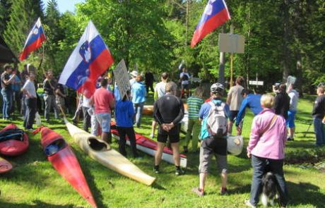 Veslači spet protestirali zaradi zaračunavanja plovbe