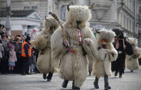 Središče Ljubljane zavzele pustne maske