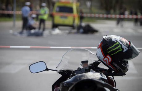 V včerajšnji nesreči reševalno vozilo zaprlo pot motorju