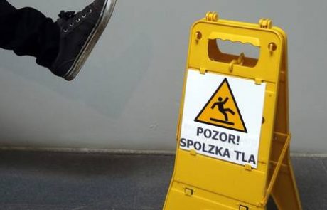 Čistilke jokajo po straniščih, direktor kršitve zanika