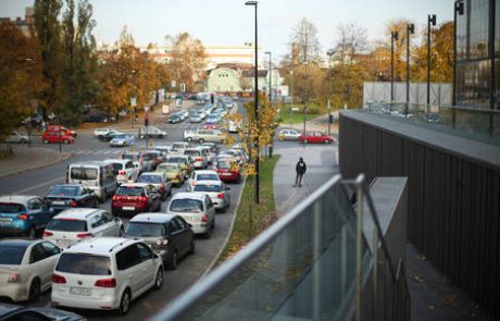 Slovenci se niti na dan brez avtomobila ne odpovemo pločevini