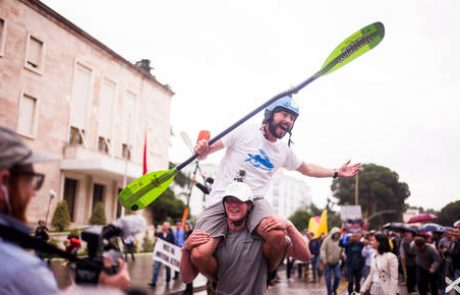 Z vesli nad jezove: Izjemna zgodba z najboljšo ekipo