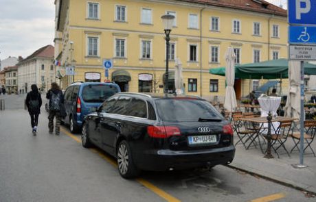 Invalidi morajo parkirno karto pustiti na vidnem mestu