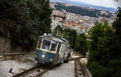 V Trstu čelno trčila tramvaja, poškodovanih osem ljudi