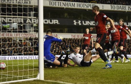 Tottenhamu spodrsnilo, Leicester še bliže raju (VIDEO)