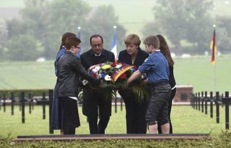 Hollande in Merklova na slovesnosti ob 100. obletnici bitke pri Verdunu