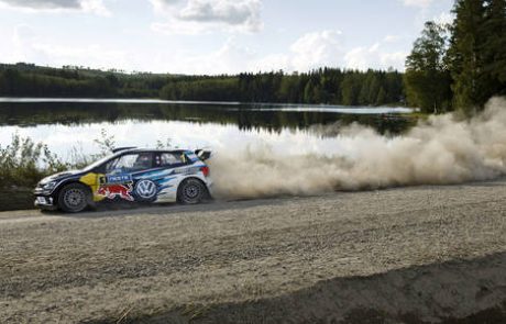 Ogier na Finskem obtičal v jarku