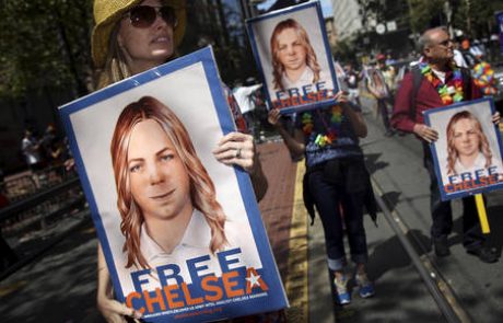 Obama pred odhodom pomilostil Chelsea Manning