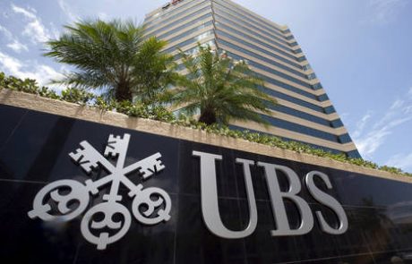 UBS lani skoraj razpolovil dobiček