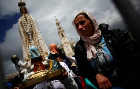 Fatima sto let po prikazovanje gospe v belem