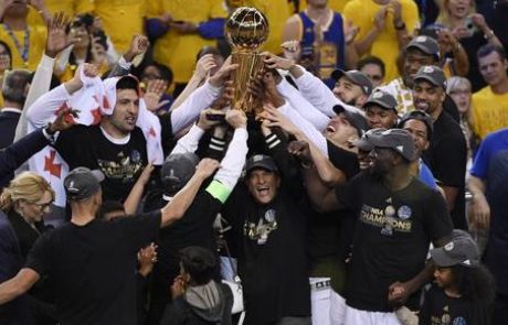 NBA: Golden State po letu suše vnovič na prestolu (VIDEO)