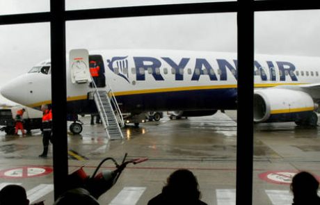 Ryanair z okrepljenim dobičkom do nižjih cen