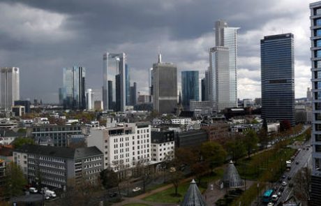 Frankfurt si mane roke zaradi brexita