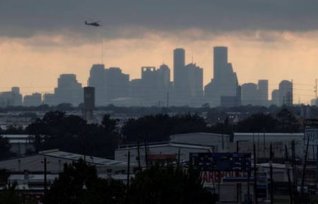 Harvey naj bi danes znova zajel kopno, tokrat Louisiano