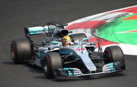 F1: Hamilton kljub trčenju v prvem krogu že svetovni prvak